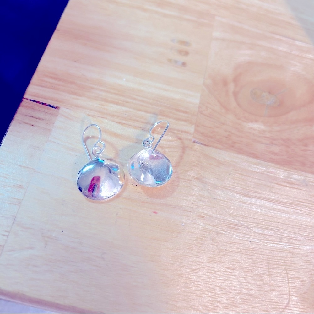 Clam Shell Earrings. - Picture 3 of 5